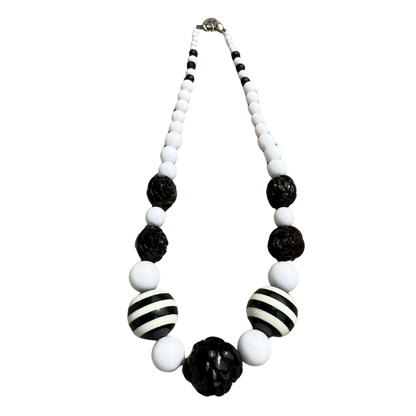 Black and White Roses Necklace